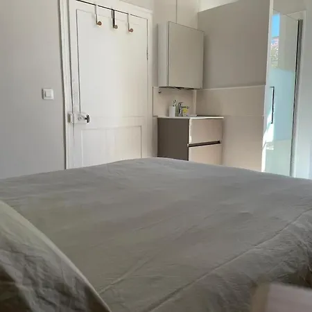 Maison Traditionnelle De Pecheur Nyaraló