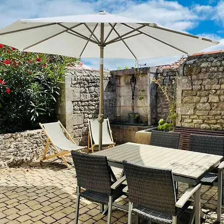 Maison Traditionnelle De Pecheur * Île dʼAix